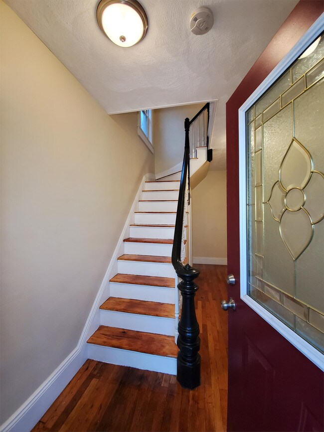 Building Photo - 16 Charles St