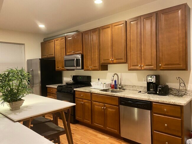 Foto del edificio - 427 N Holly St