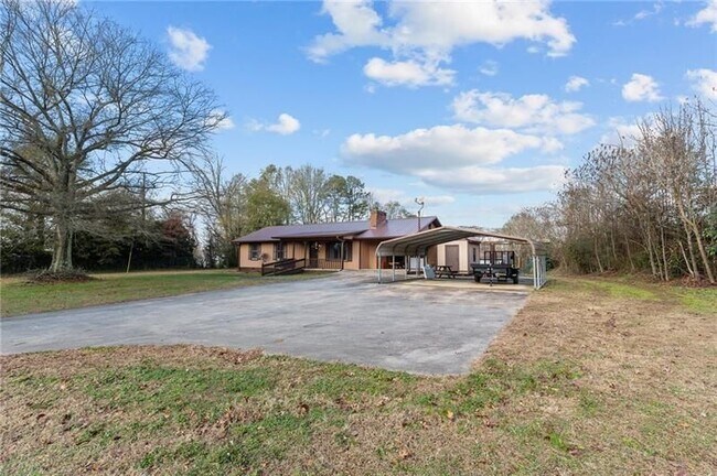 Foto del edificio - 3685 Settingdown Rd