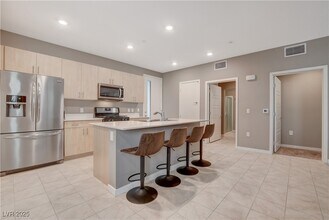 Building Photo - 11238 Essence Point Ave