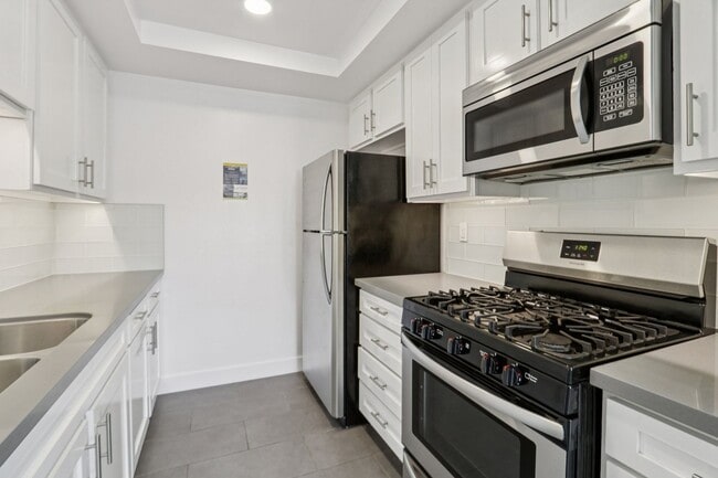 Interior Photo - 960 N. Alfred