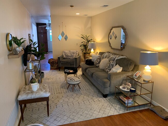 Building Photo - 2137 S Lincoln St