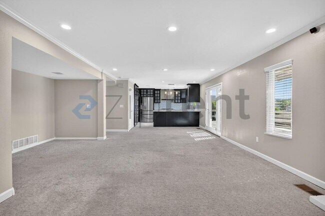 Foto del edificio - 1665 Hawk Ridge Pl