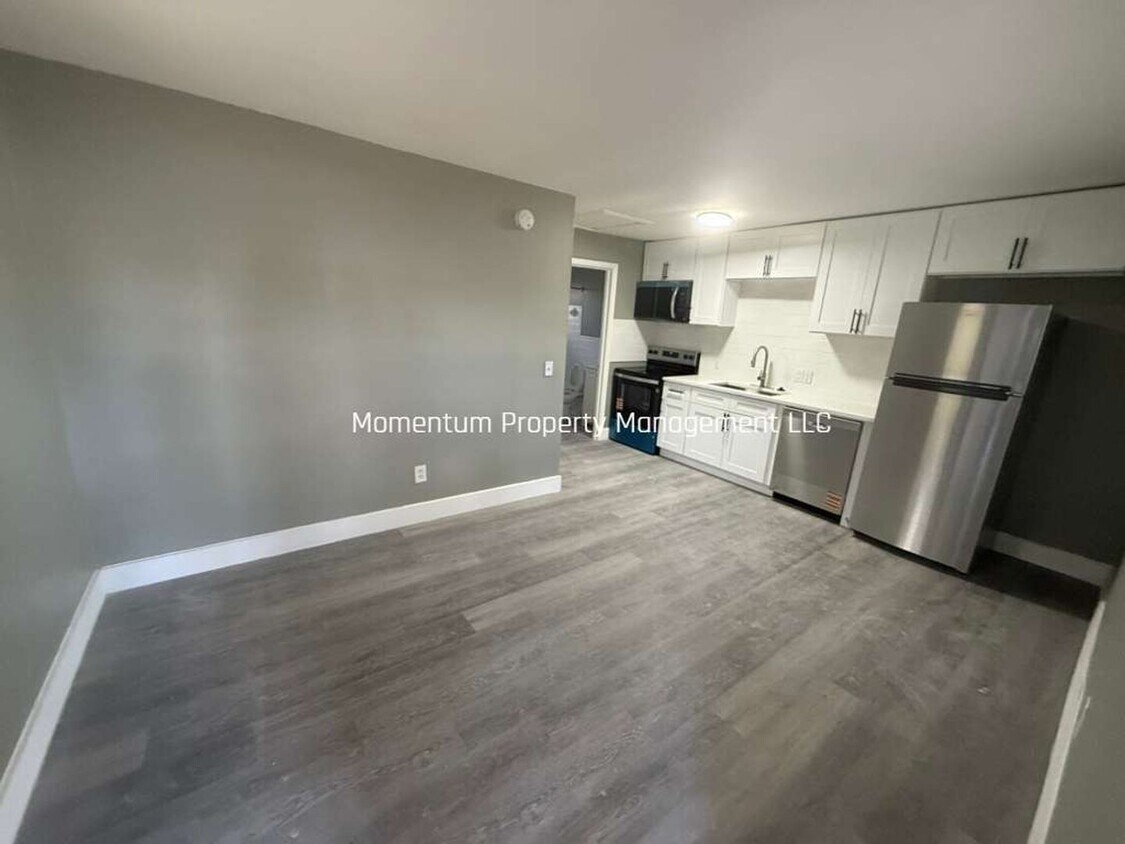 Building Photo - Beautiful, FULLY REMODELED & UPGRADED 1/1 AVAILABLE FOR IMMEDIATE MOVE IN!!