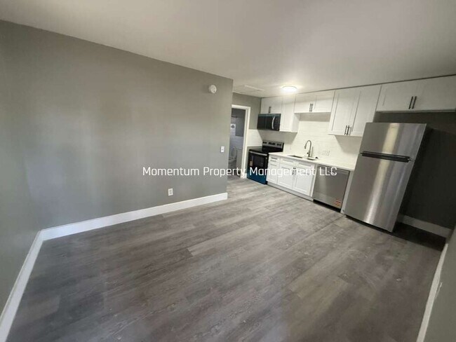 Photo - Beautiful, FULLY REMODELED & UPGRADED 1/1 AVAILABLE FOR IMMEDIATE MOVE IN!! Apartment