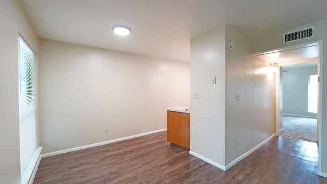 Building Photo - FOR LEASE! 2 Bedroom - 1 Bath - Upstairs U...
