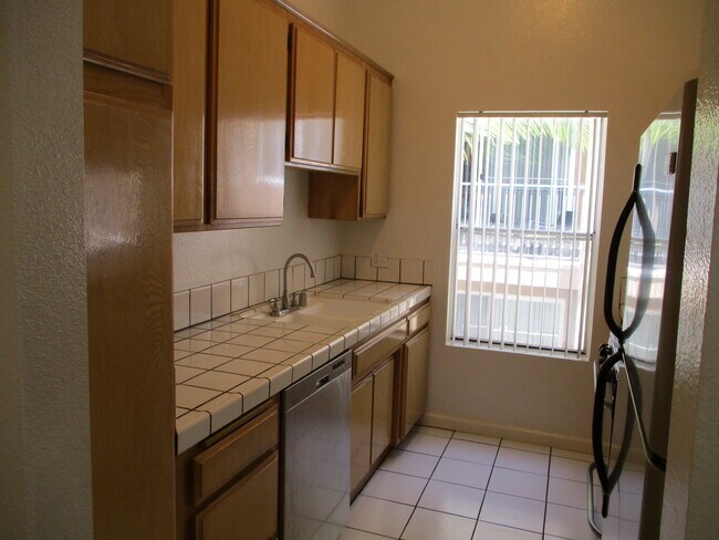 Foto del edificio - 3633 Jasmine Ave