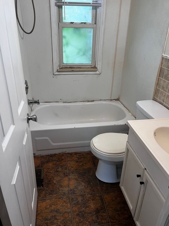 Building Photo - 2 Bedroom Home in Westland