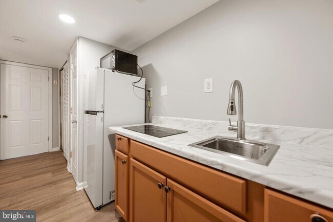 Foto del edificio - 2920 Wetherburn Ct