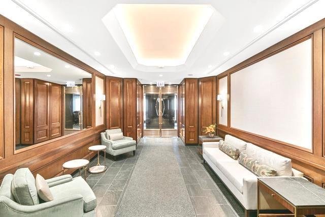 Foto principal - 990 N Lake Shore Dr