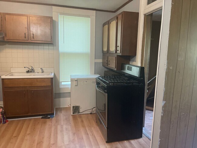 Foto del edificio - Nice 4 BR/2 BA  northwest side home!