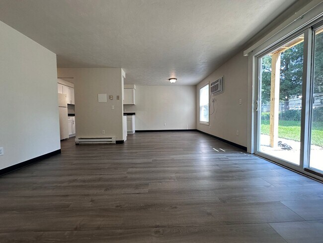 Building Photo - Noble Estates |||