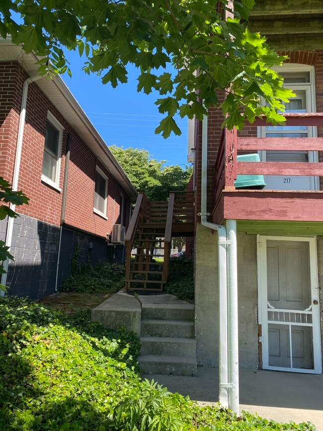 Building Photo - 217 E Middle St