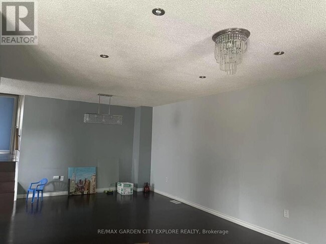 Building Photo - 20 Naples Ct