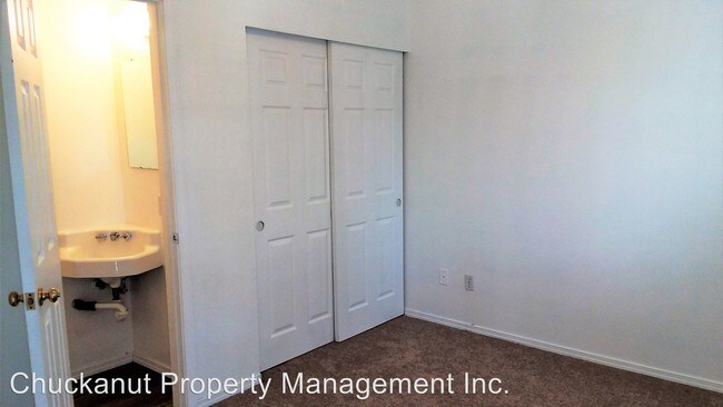 Building Photo - 2 br, 1.5 bath House - 2711 W. Maplewood #306