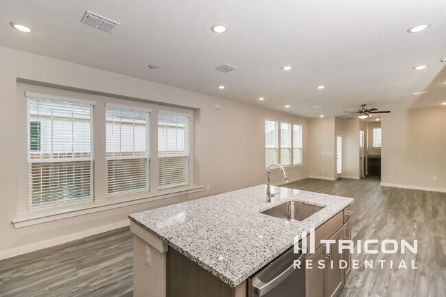 Building Photo - 1601 Mexican Heather Dr