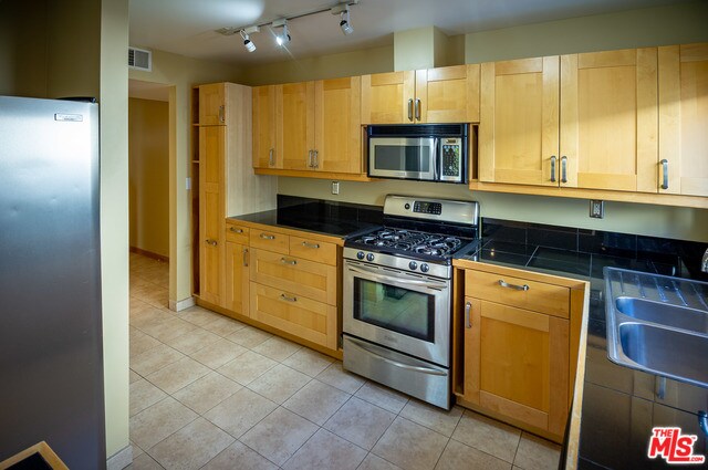 Building Photo - 4900 Whitsett Ave