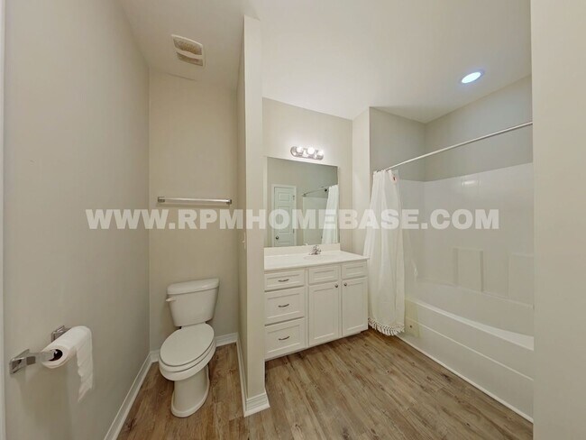 Foto del edificio - 498 Lakeview St