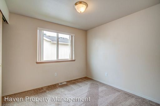 Building Photo - 1301 S 92nd St