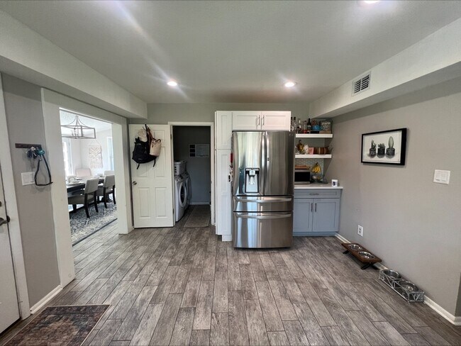 Building Photo - 352 Sailfish Dr