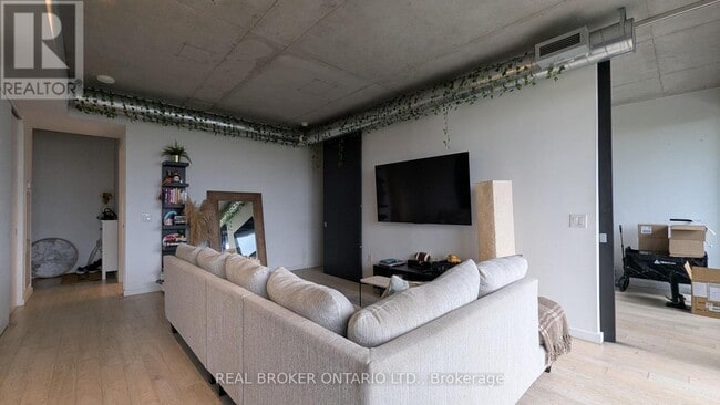 Building Photo - 170 Bayview Ave