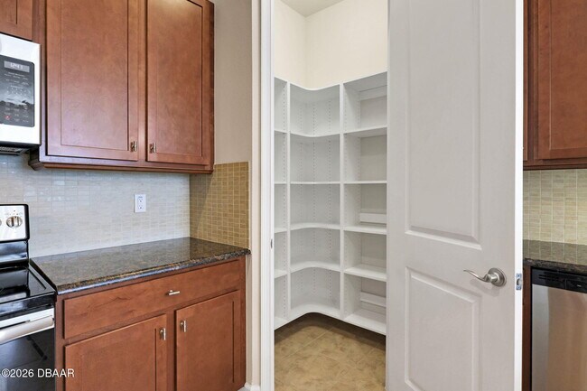 Foto del edificio - 716 Aldenham Ln