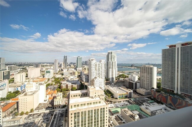 Foto del edificio - 151 SE 1st St