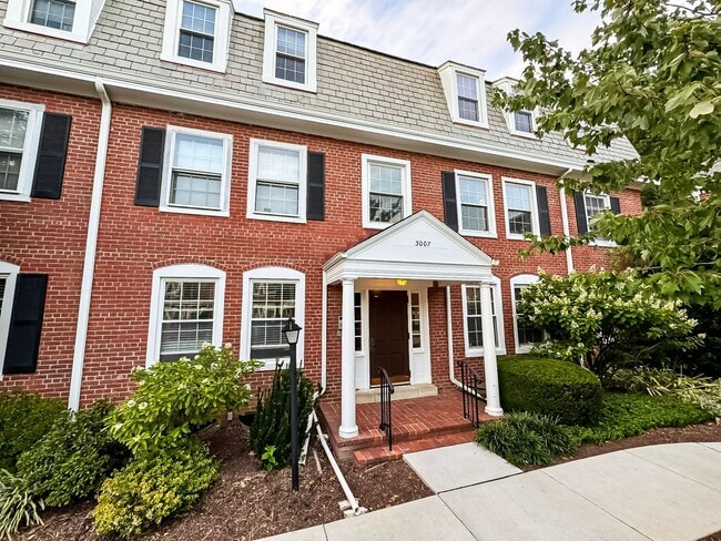 Building Photo - Charming 1 Bed 1 Bath Condo In Amenity-fil...