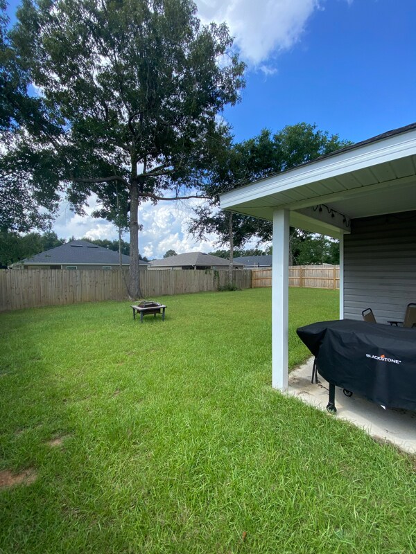 Foto del edificio - 4935 Red Cedar Rd