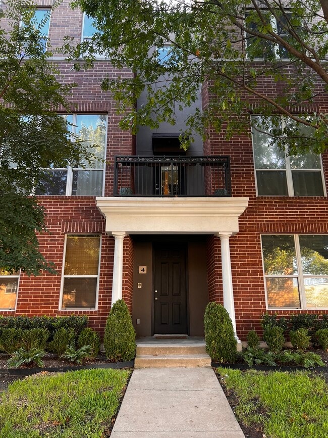 Building Photo - 4411 McKinney Ave