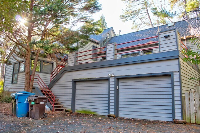 Foto del edificio - Contemporary 4bd/3.5ba Near Hope Valley + Home Equidistant to Downtown Durham & Chapel Hill!