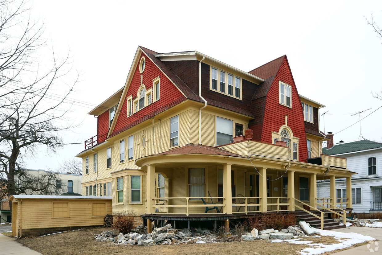 70 S Chapel St, Elgin, IL 60120 70 S Chapel St Elgin, IL Apartments