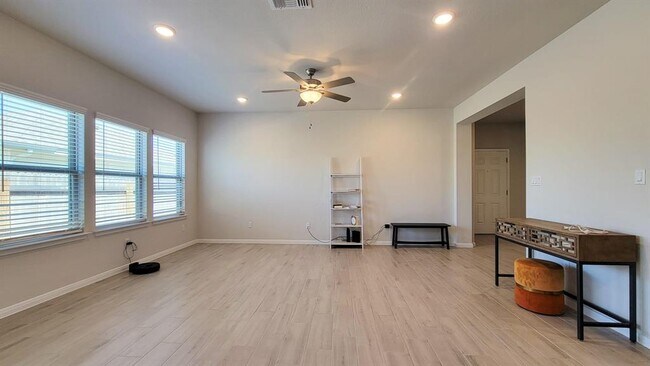 Building Photo - 363 Witchhazel Way