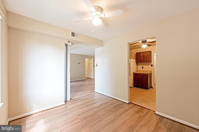 Building Photo - 9728 Kingsbridge Dr
