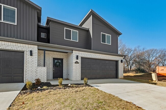 Building Photo - 721 Sun Meadows Loop