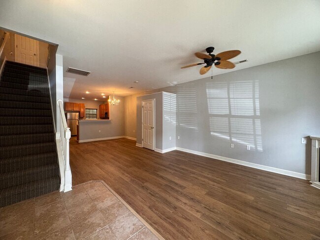 Foto del edificio - 2BR 2.5BA Townhome with Screened Porch