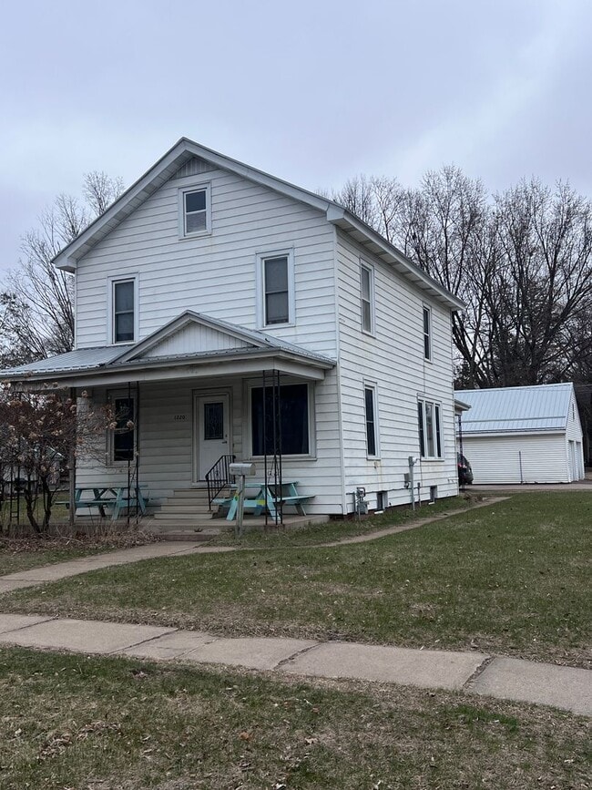 Building Photo - 1220 8th St E