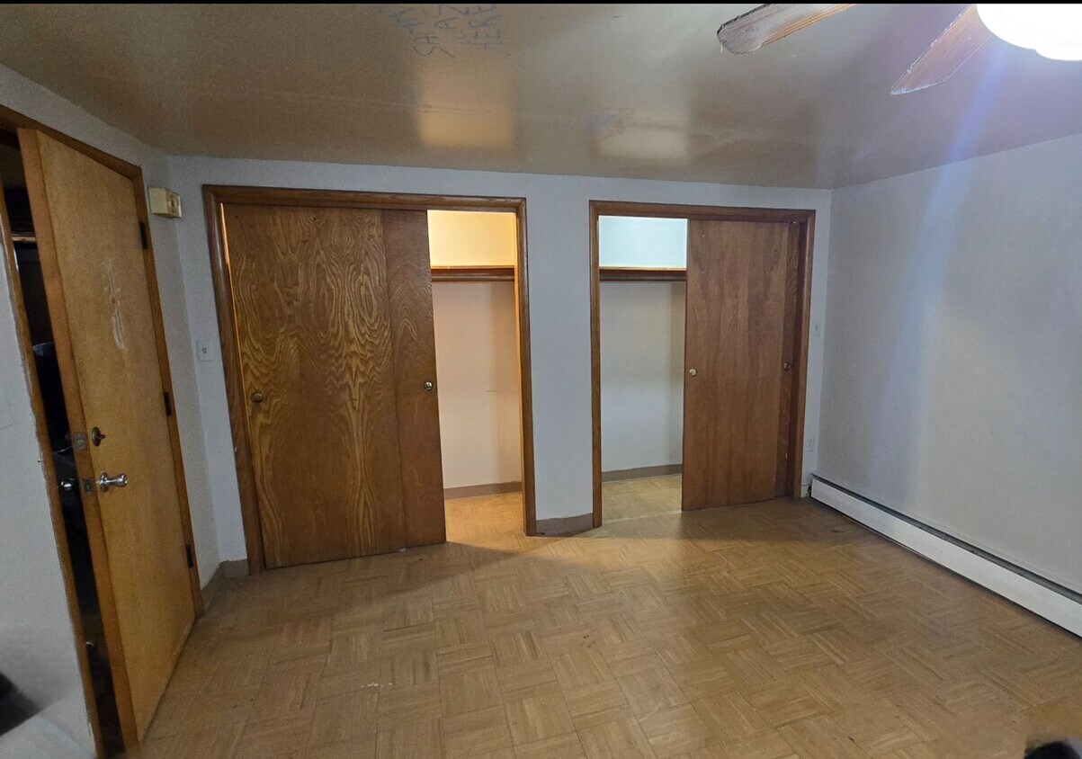 Foto principal - $550 - 1 bed 1 bath - Multi-Family