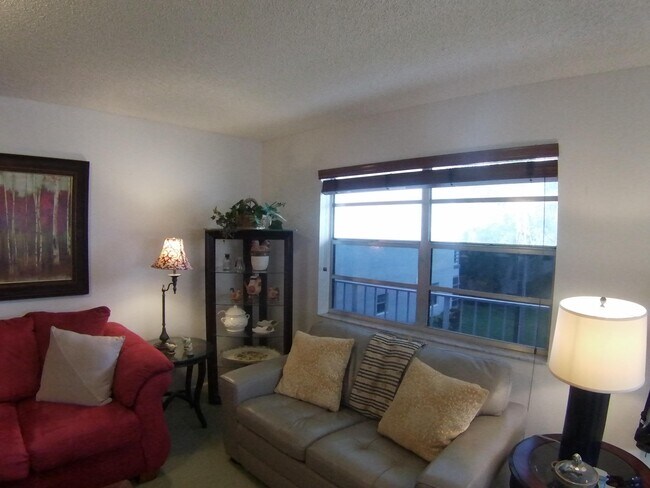 Building Photo - 571 Capri L