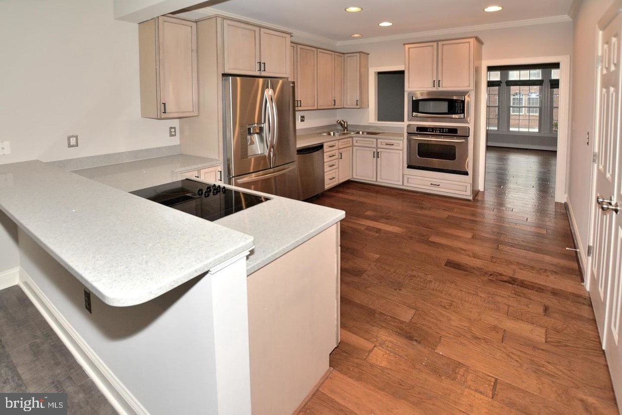 103 Washington Square Ct, Occoquan Historic District, VA 22125