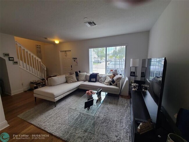 Building Photo - 4461 SW 11th Pl