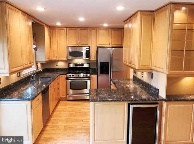 Building Photo - 7109 Captains Cove Ct