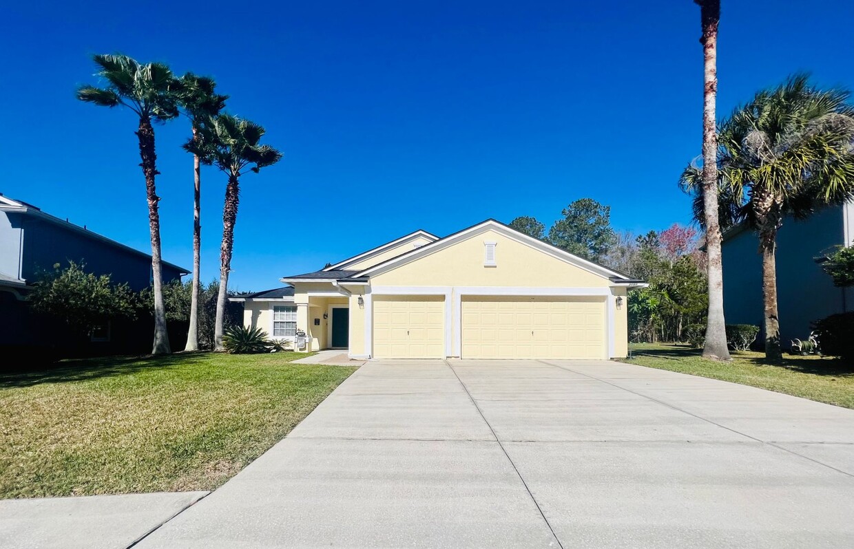 Primary Photo - Beautiful views! Family home in Doctors In...