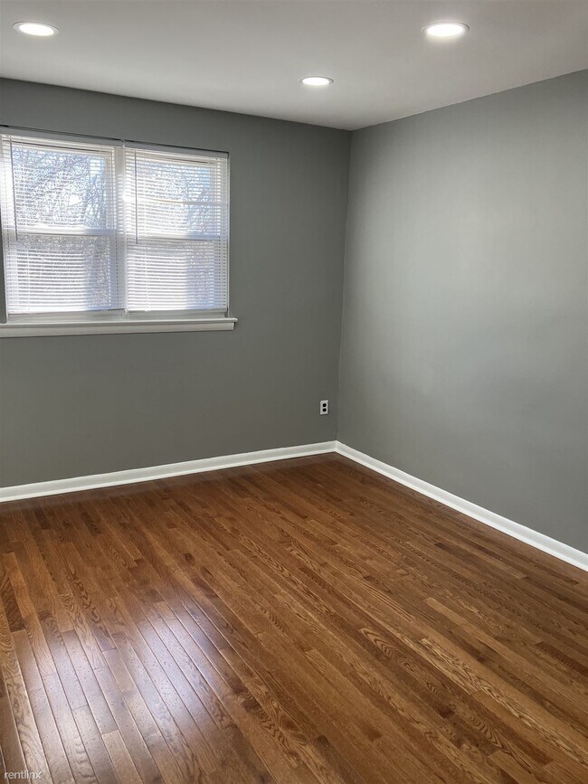 Foto del edificio - 2 br, 1 bath Duplex - 2649 Wentworth Road 2
