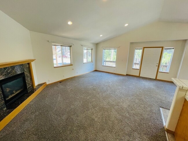 Foto del edificio - 3 bed 2 bath house for rent in South Lake Tahoe