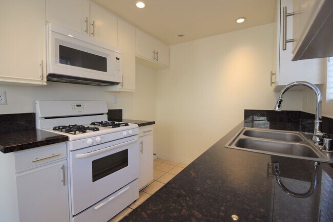 Building Photo - 5002 Tujunga Ave