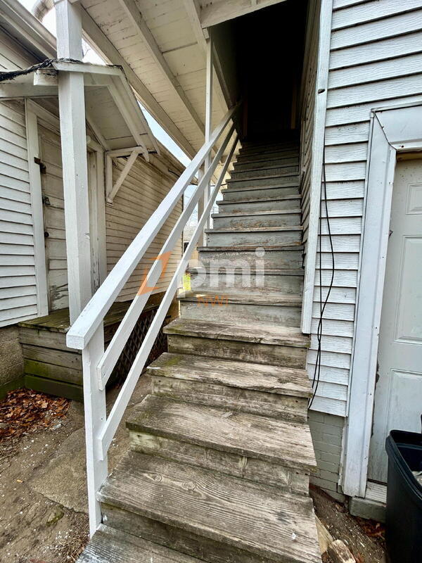 Building Photo - 707 1/2 East 10th Street