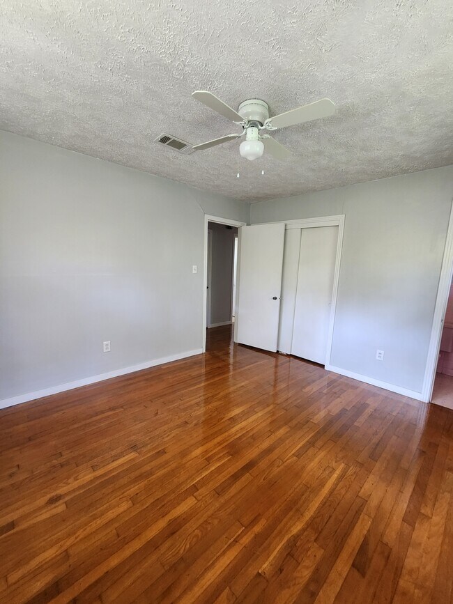 Foto del edificio - 306 N Southland Dr