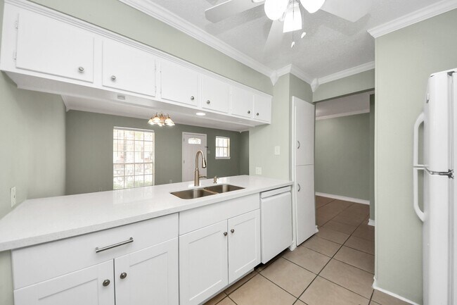 Foto del edificio - 44 W Tri Oaks Ln