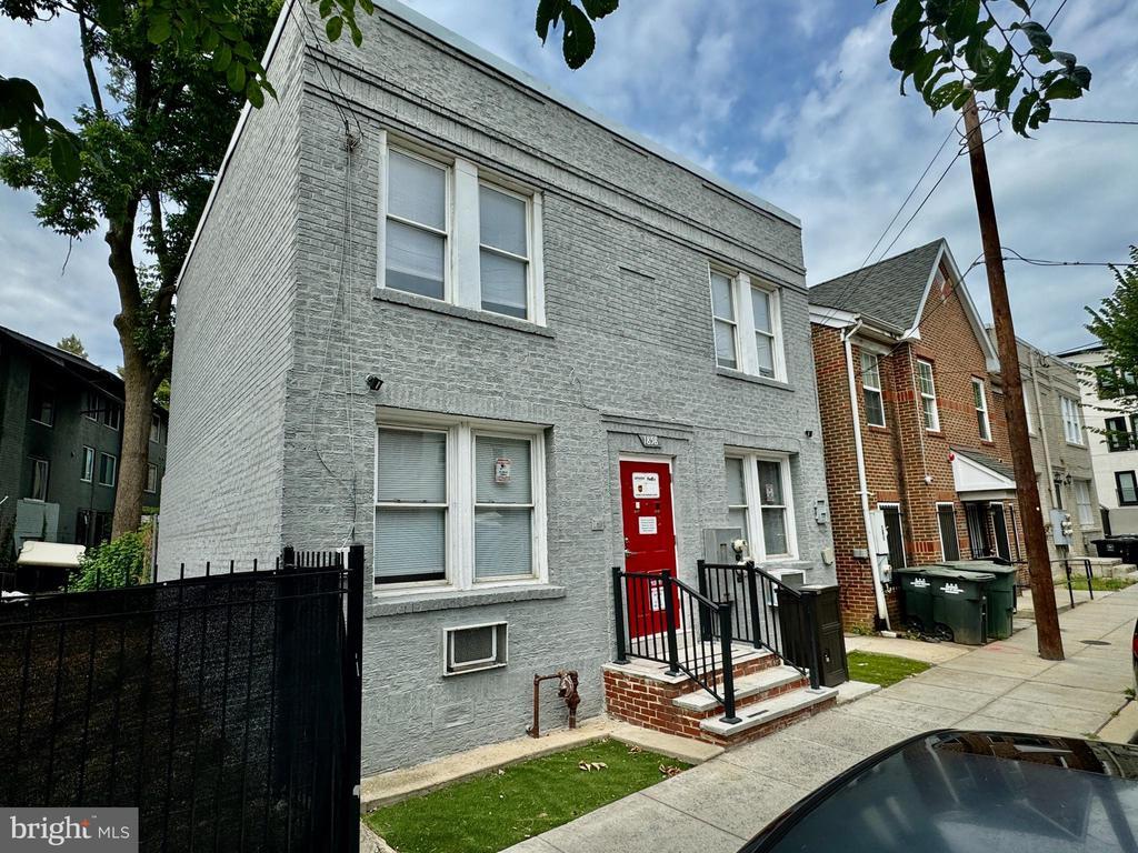 Foto principal - 1858 Kendall St NE